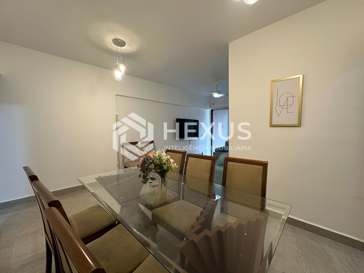 Foto 3 de Apartamento reformado com varanda e lazer a 550 metros da Praia da Enseada, Guarujá