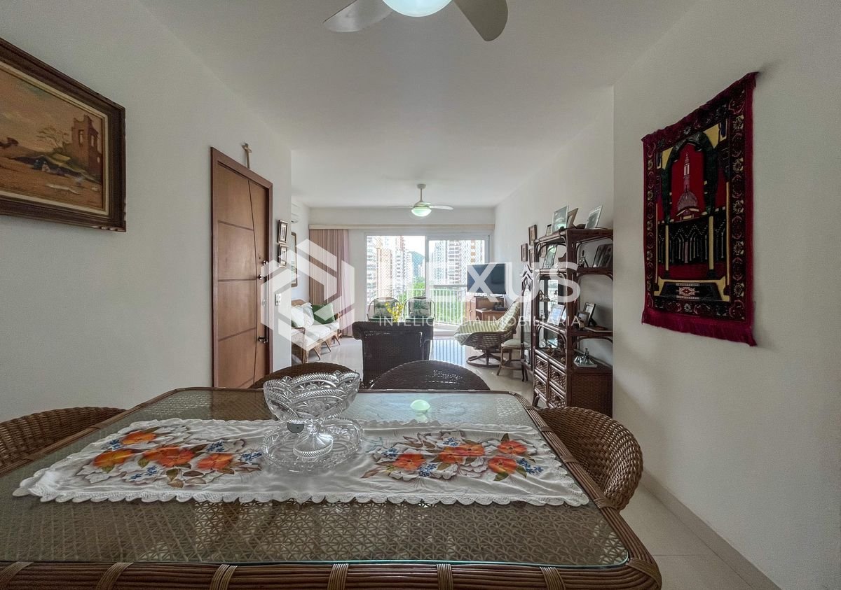 Foto 2 de Apartamento com 2 varandas e lazer a 2 quadras da Praia das Pitangueiras, Guarujá