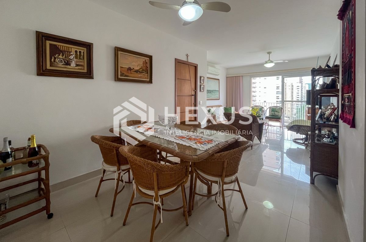 Foto 3 de Apartamento com 2 varandas e lazer a 2 quadras da Praia das Pitangueiras, Guarujá