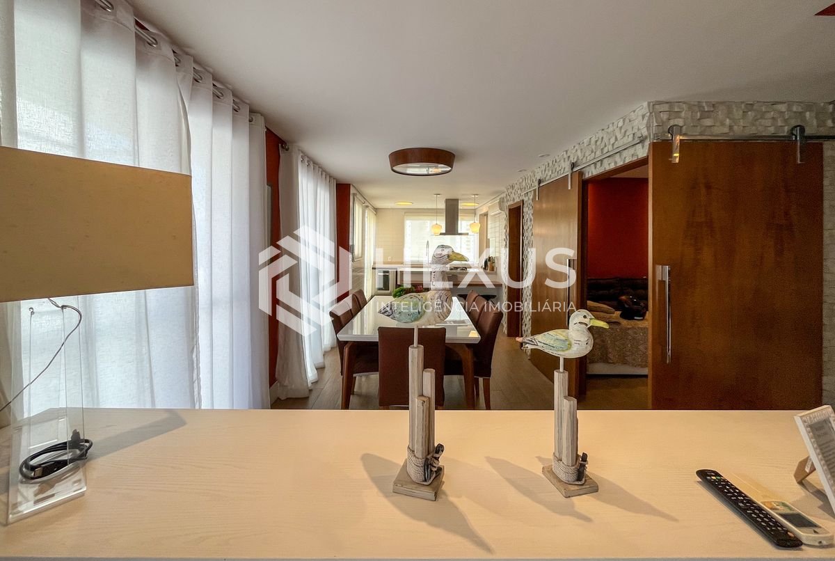 Foto 3 de Apartamento com varanda e lazer na beira mar da Praia das Astúrias, Guarujá