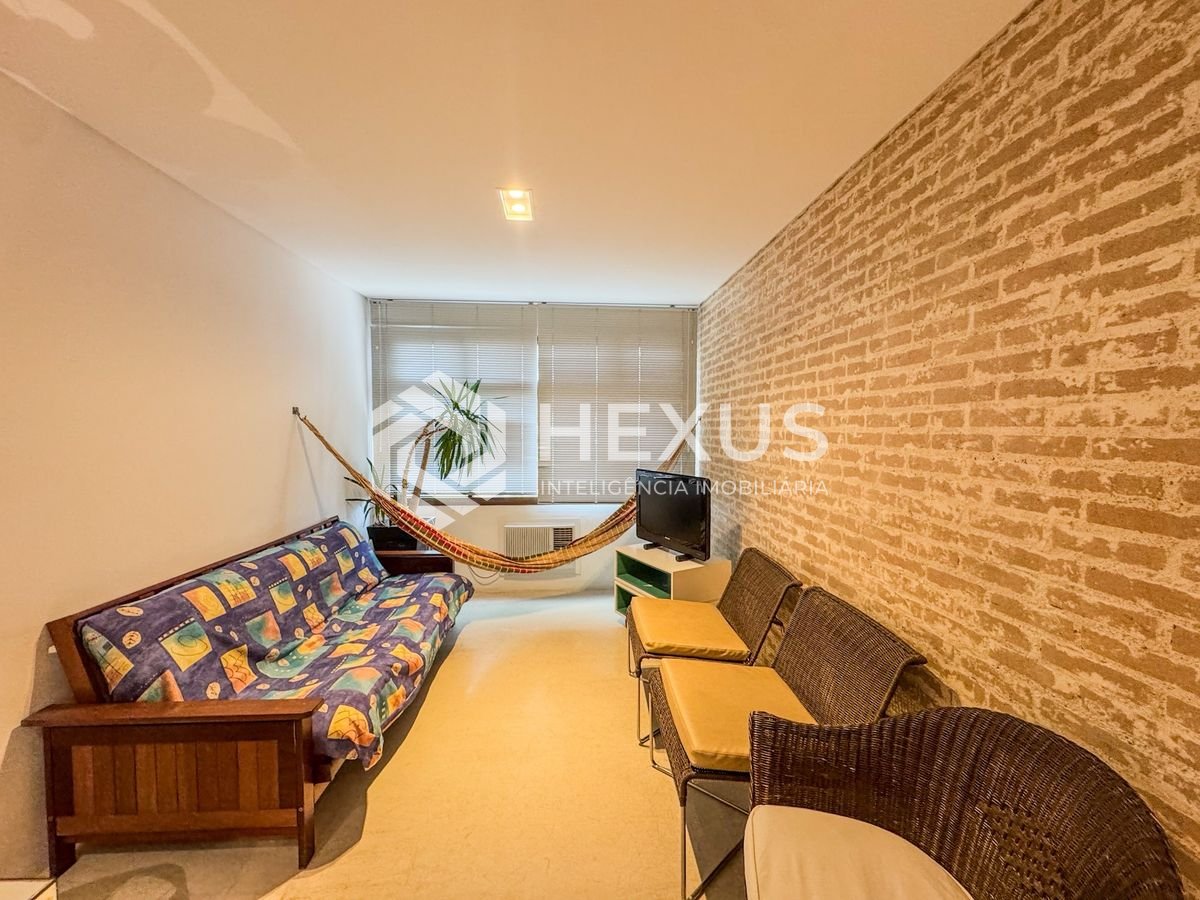 Foto 2 de Apartamento reformado e mobiliado na Praia das Asturias, Guaruja