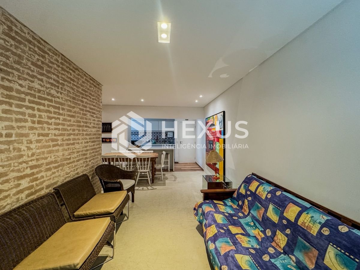 Foto 3 de Apartamento reformado e mobiliado na Praia das Asturias, Guaruja