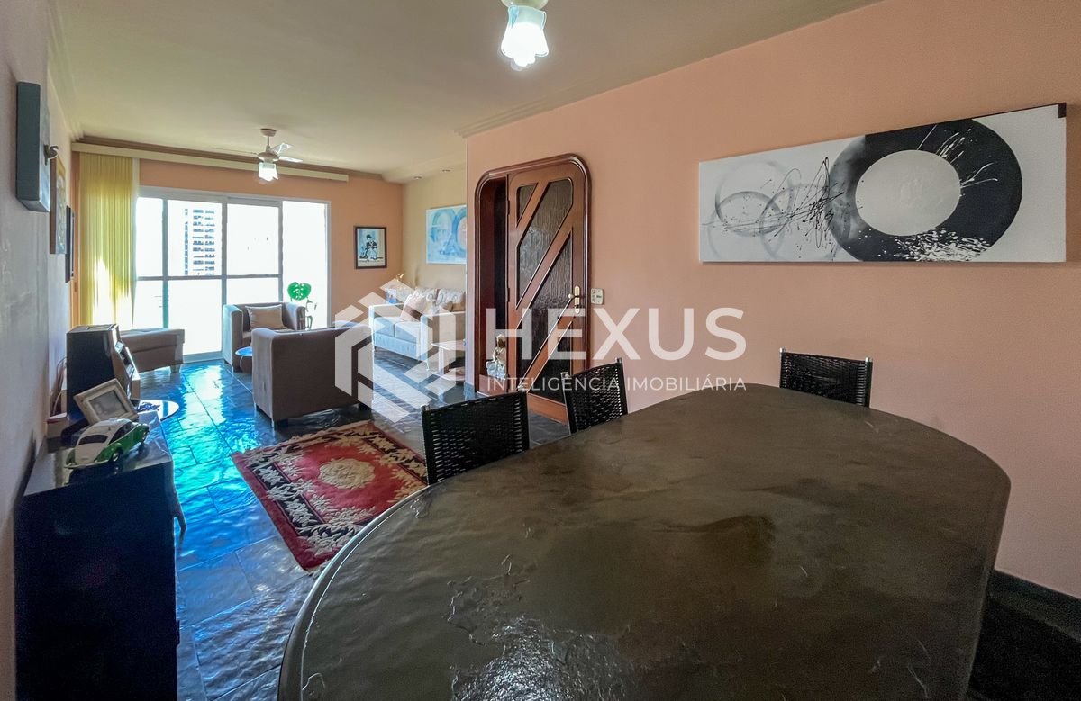 Foto 3 de Apartamento com varanda e lazer a 2 quadras da Praia das Pitangueiras, Guarujá