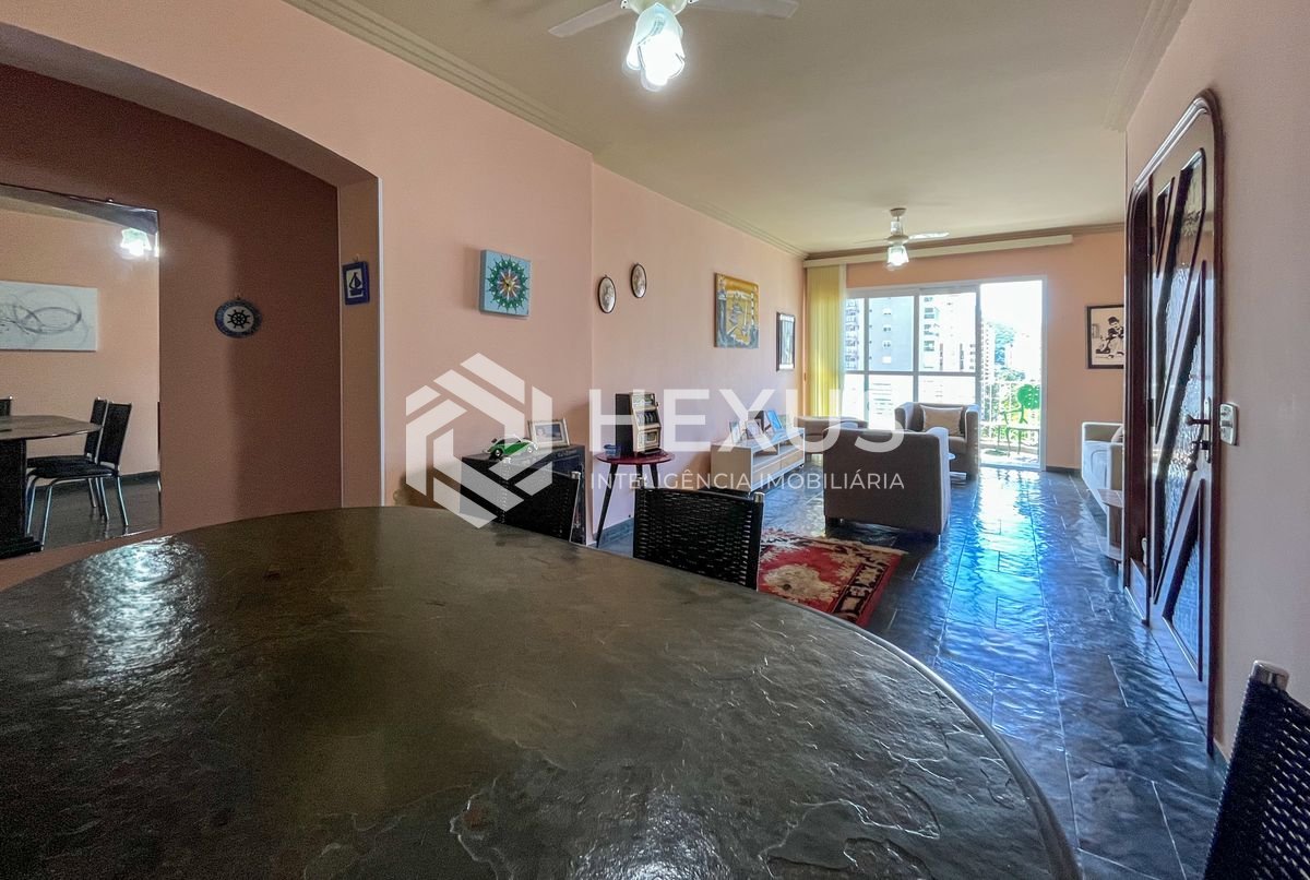 Foto 4 de Apartamento com varanda e lazer a 2 quadras da Praia das Pitangueiras, Guarujá