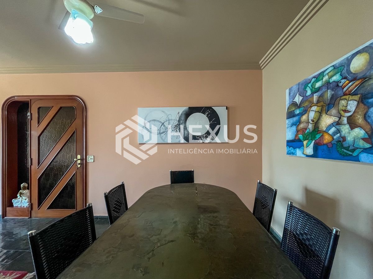 Foto 5 de Apartamento com varanda e lazer a 2 quadras da Praia das Pitangueiras, Guarujá
