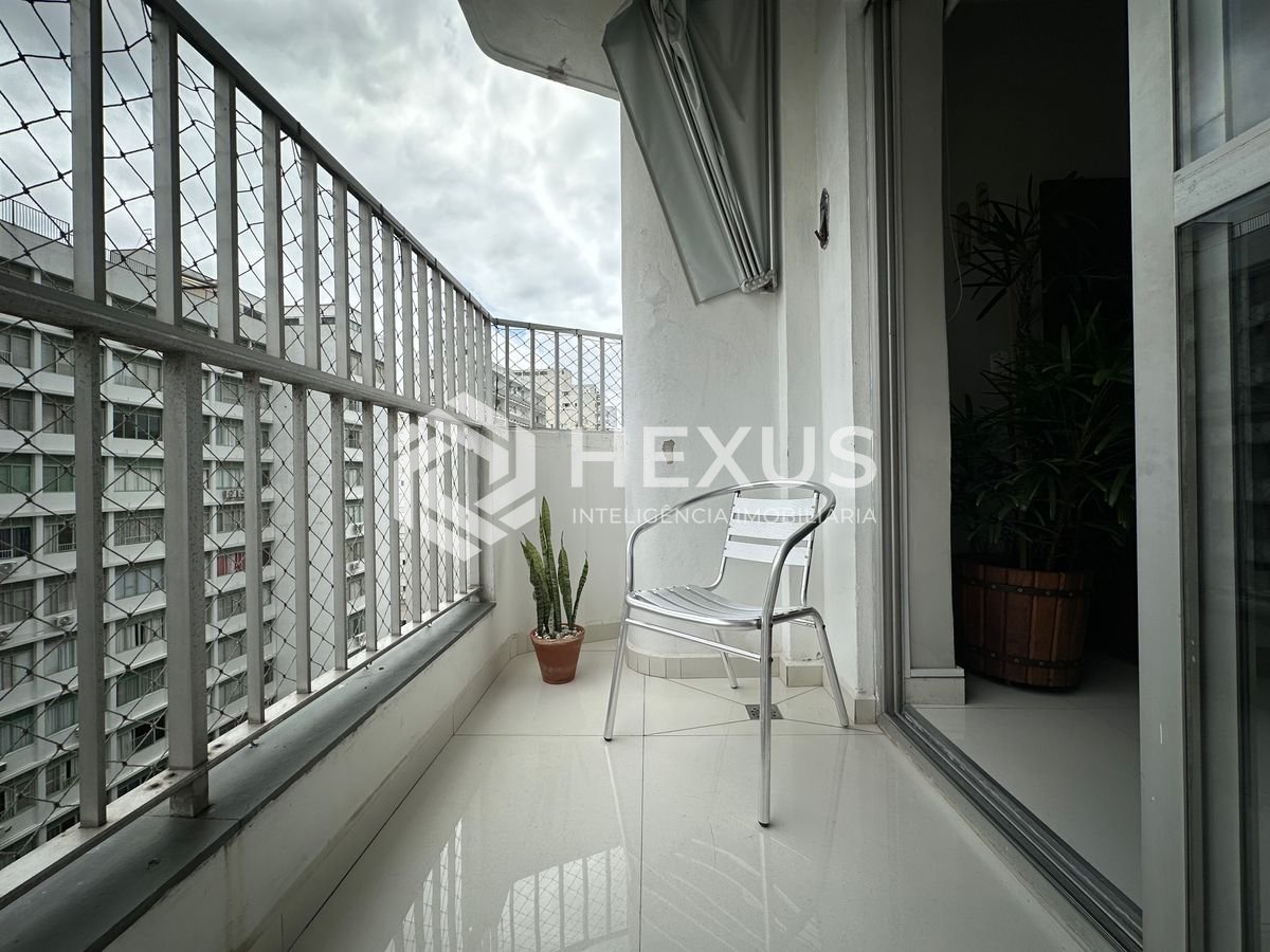 Foto 3 de Apartamento Reformado para Locação Anual na Praia das Pitangueiras – 200m do Mar | 2 Dorms + Dependência