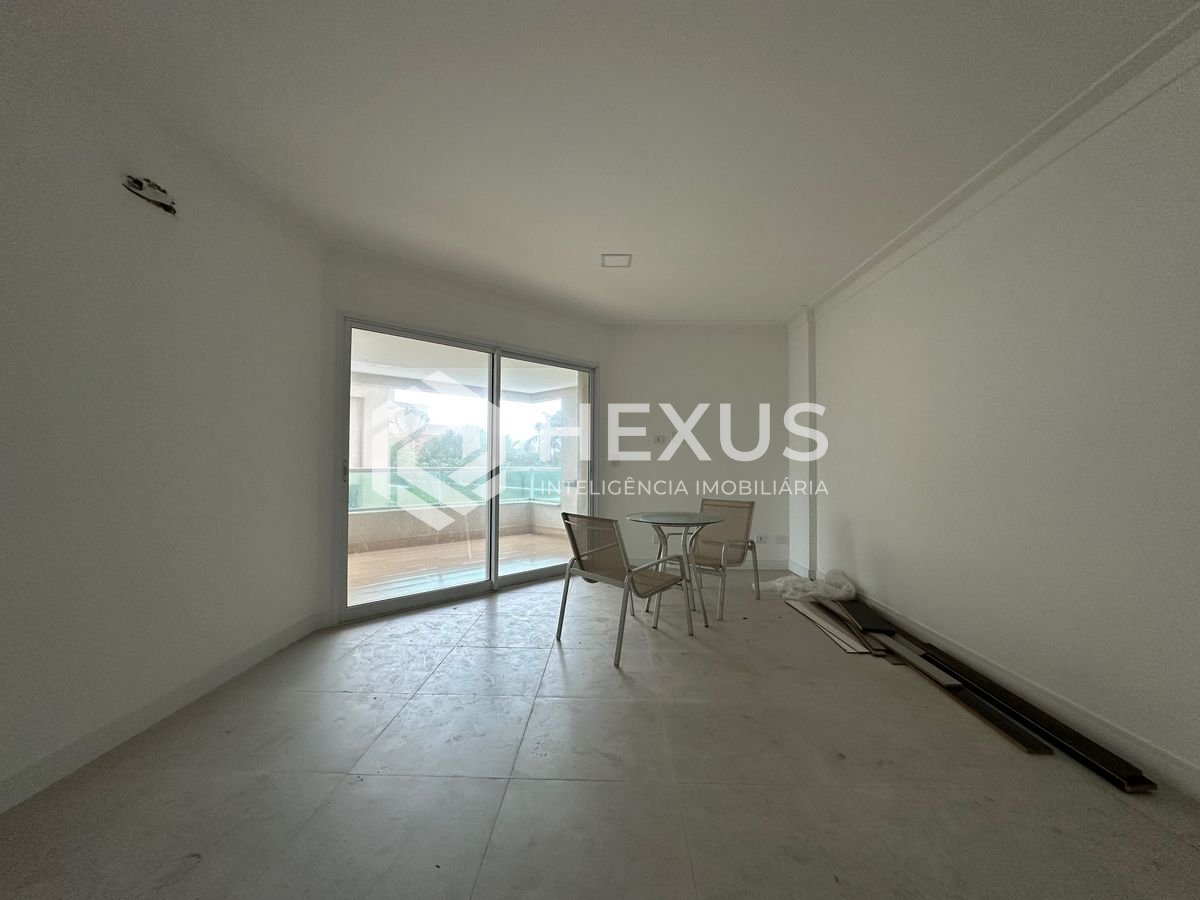 Foto 2 de Apartamento com varanda e lazer na Praia da Enseada, Guarujá