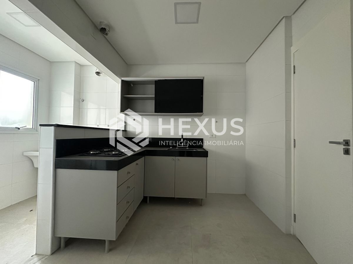 Foto 4 de Apartamento com varanda e lazer na Praia da Enseada, Guarujá
