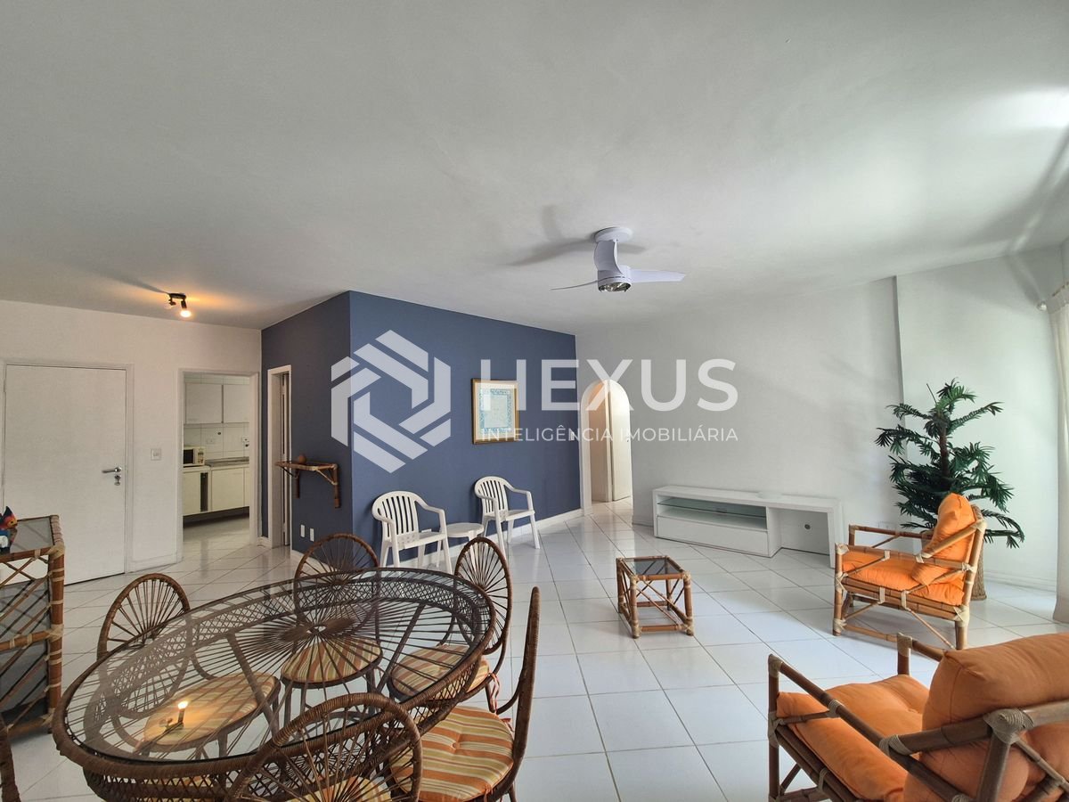 Foto 3 de Apartamento reformado com varanda na Praia das Astúrias, Guarujá