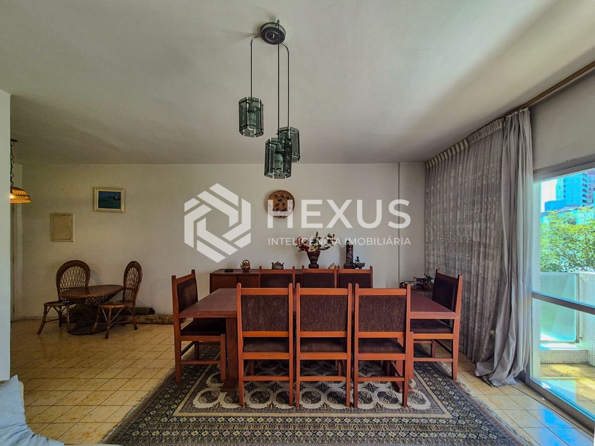 Foto 3 de Apartamento reformado com varanda na Praia das Astúrias, Guarujá