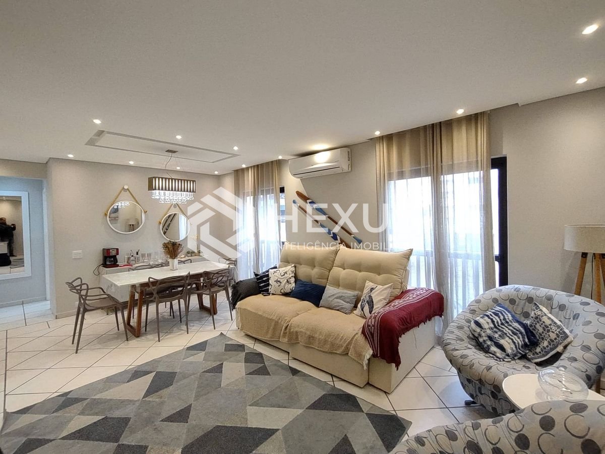 Foto 2 de Apartamento reformado com varanda e lazer na Praia da Enseada, Guarujá