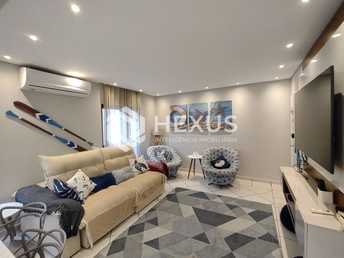 Foto 3 de Apartamento reformado com varanda e lazer na Praia da Enseada, Guarujá