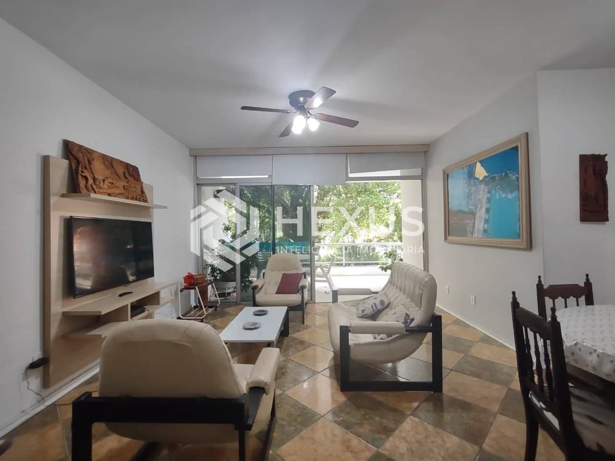 Foto 3 de Apartamento com varanda e lazer na Praia da Enseada, Guarujá