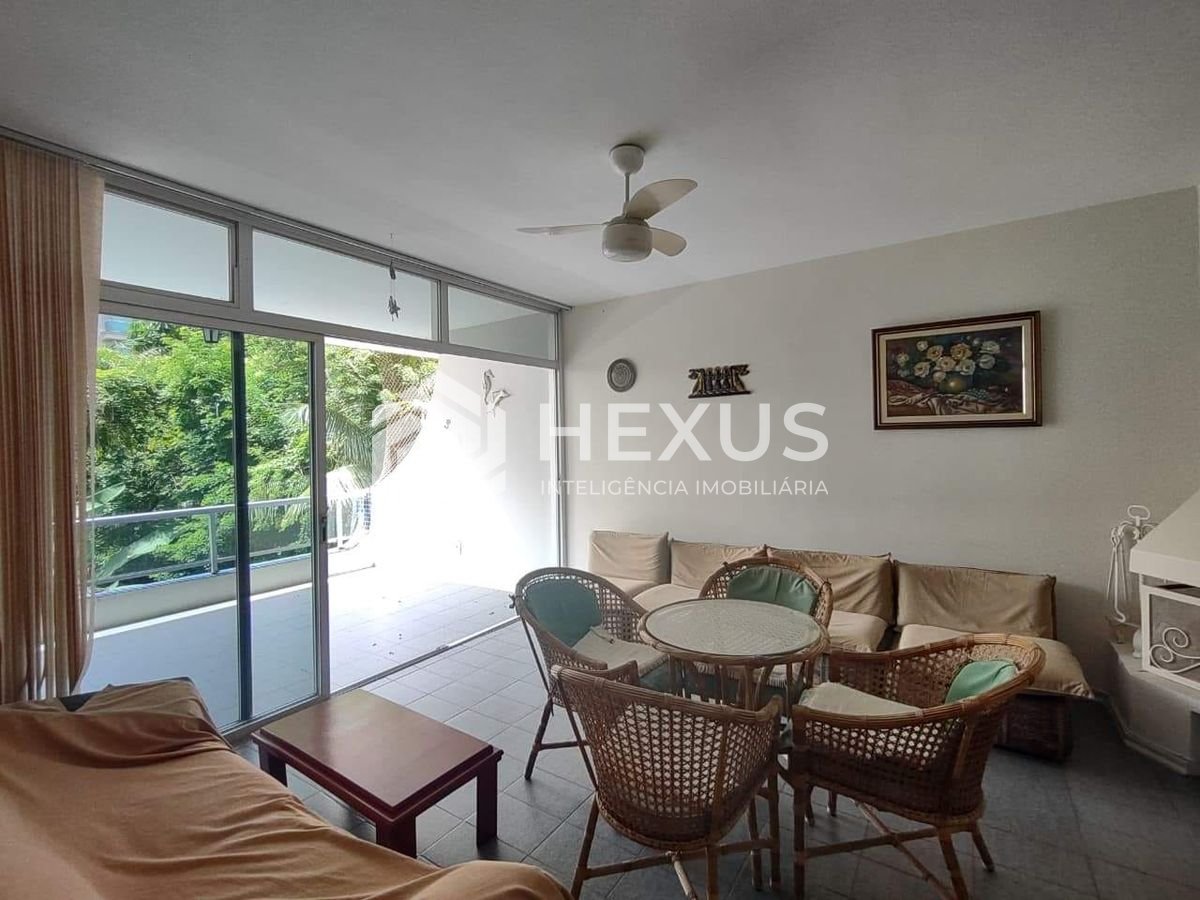 Foto 3 de Apartamento com varanda e lazer na Praia da Enseada, Guarujá