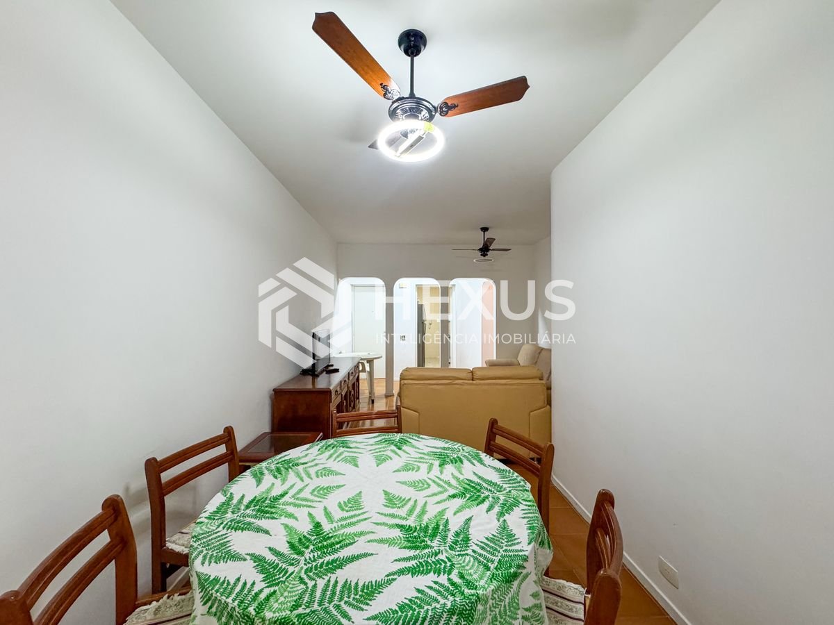 Foto 5 de Apartamento reformado com varanda e lazer na quadra mar das Pitangueiras, Guarujá