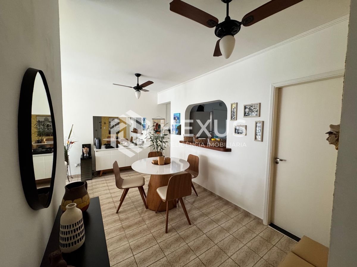 Foto 4 de Apartamento reformado com varanda na Praia das Astúrias, Guarujá