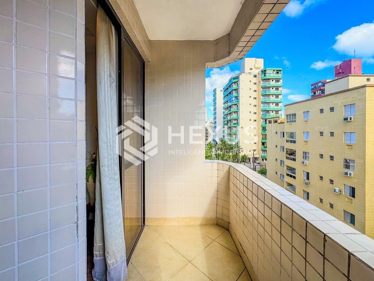 Foto 5 de Apartamento reformado com varanda na região do Jardim Las Palmas da Praia das Astúrias, Guarujá