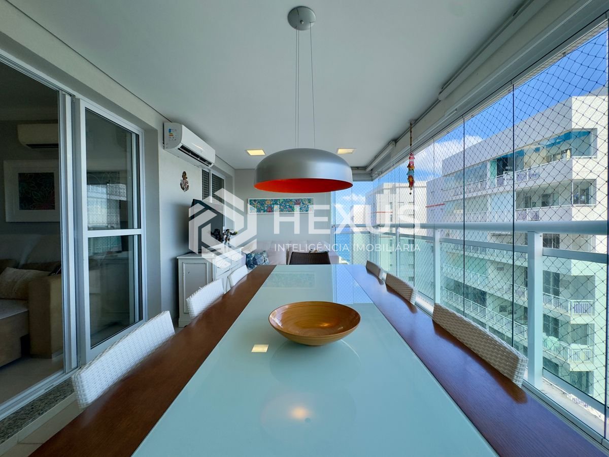 Foto 2 de Apartamento reformado com varanda gourmet e lazer nas Astúrias, Guarujá