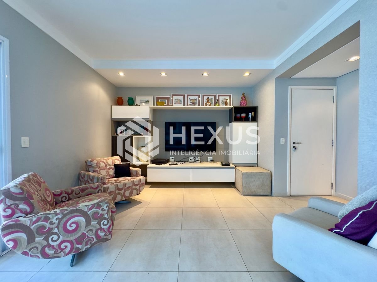Foto 3 de Apartamento reformado com varanda gourmet e lazer nas Astúrias, Guarujá