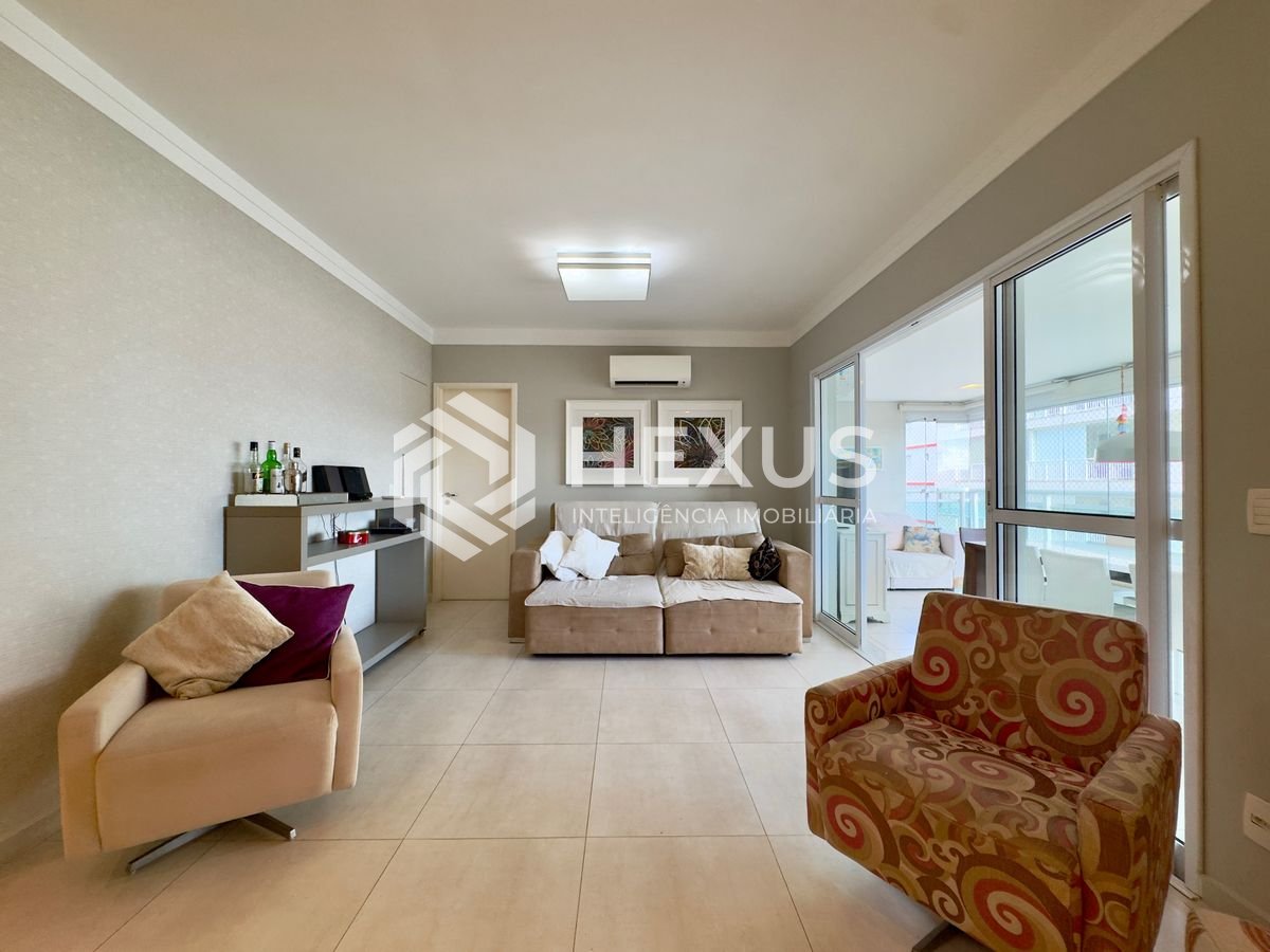 Foto 4 de Apartamento reformado com varanda gourmet e lazer nas Astúrias, Guarujá