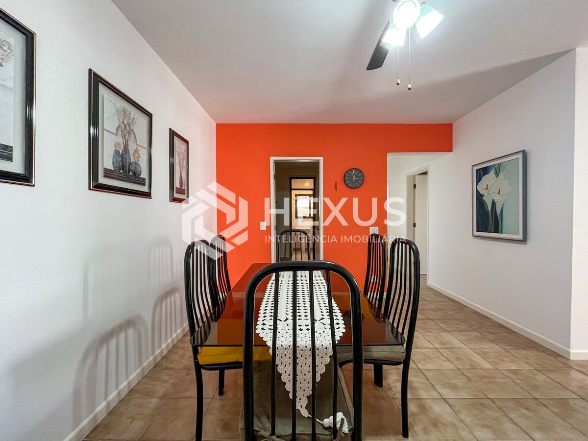 Foto 3 de Apartamento com varanda e lazer na Praia das Pitangueiras, Guarujá