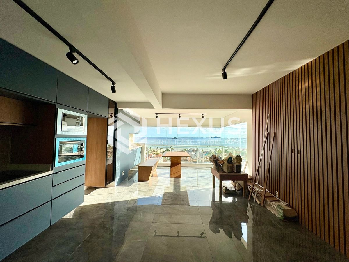 Foto 2 de Apartamento reformado com varanda gourmet vista mar e lazer na Praia da Enseada, Guarujá