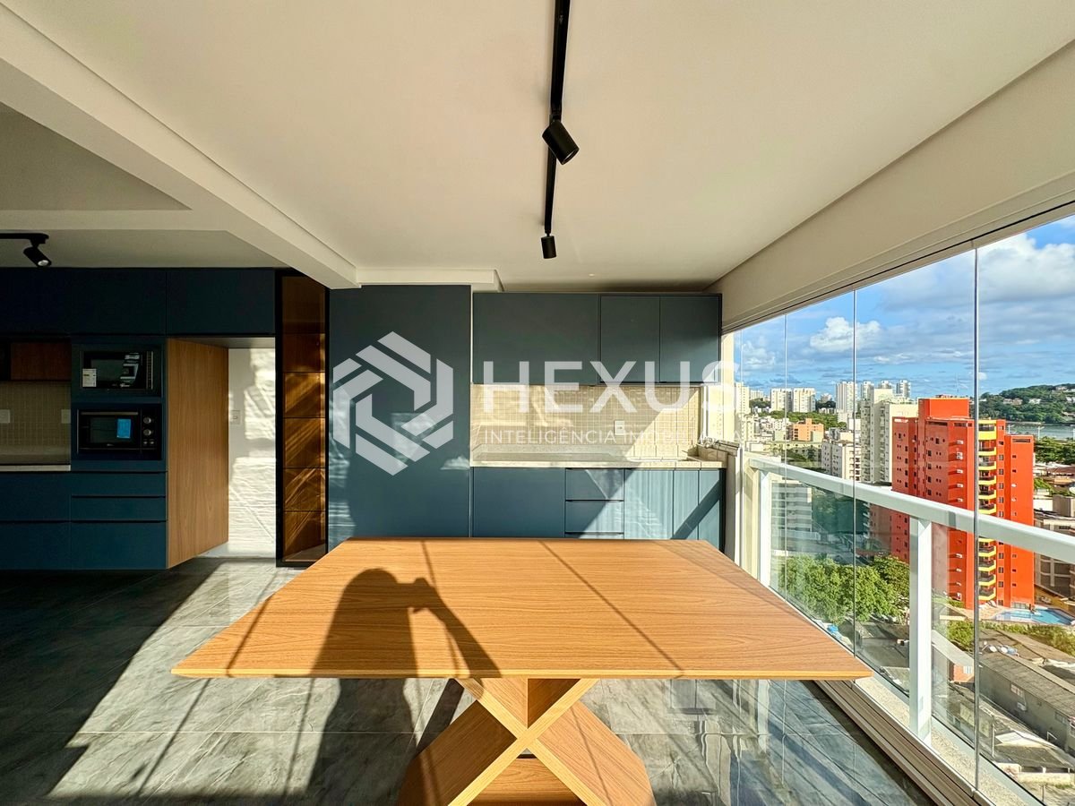 Foto 4 de Apartamento reformado com varanda gourmet vista mar e lazer na Praia da Enseada, Guarujá