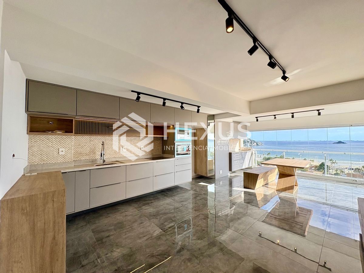 Foto 3 de Apartamento reformado com varanda gourmet vista mar e lazer na Praia da Enseada, Guarujá