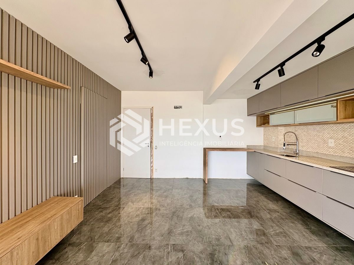 Foto 4 de Apartamento reformado com varanda gourmet vista mar e lazer na Praia da Enseada, Guarujá