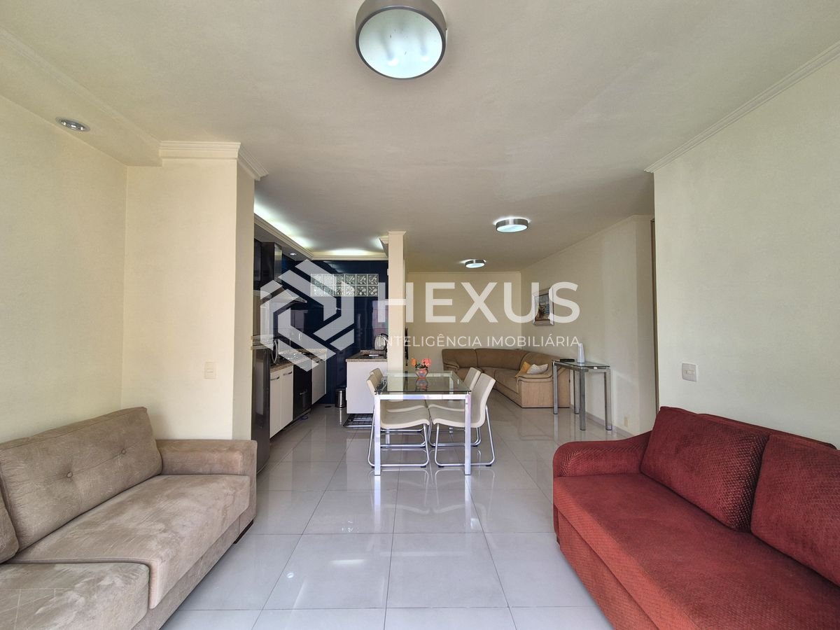 Foto 5 de Apartamento reformado com varanda e lazer nas Pitangueiras, Guarujá