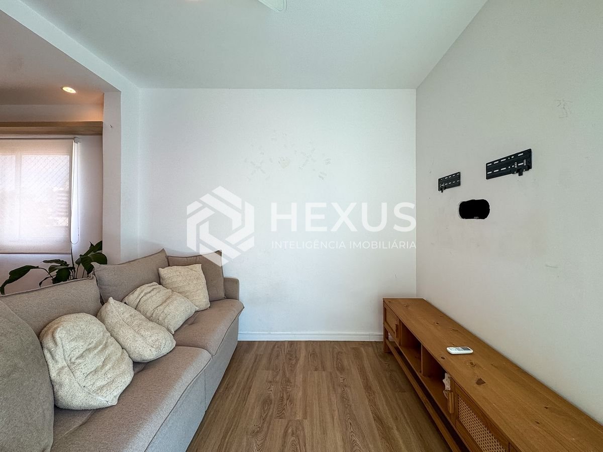 Foto 4 de Apartamento reformado com varanda vista mar e lazer a 250m da praia no Tombo, Guarujá