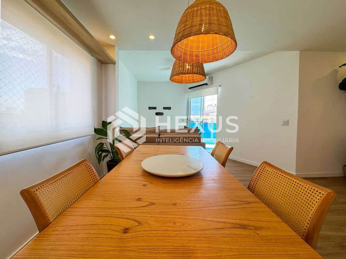 Foto 5 de Apartamento reformado com varanda vista mar e lazer a 250m da praia no Tombo, Guarujá