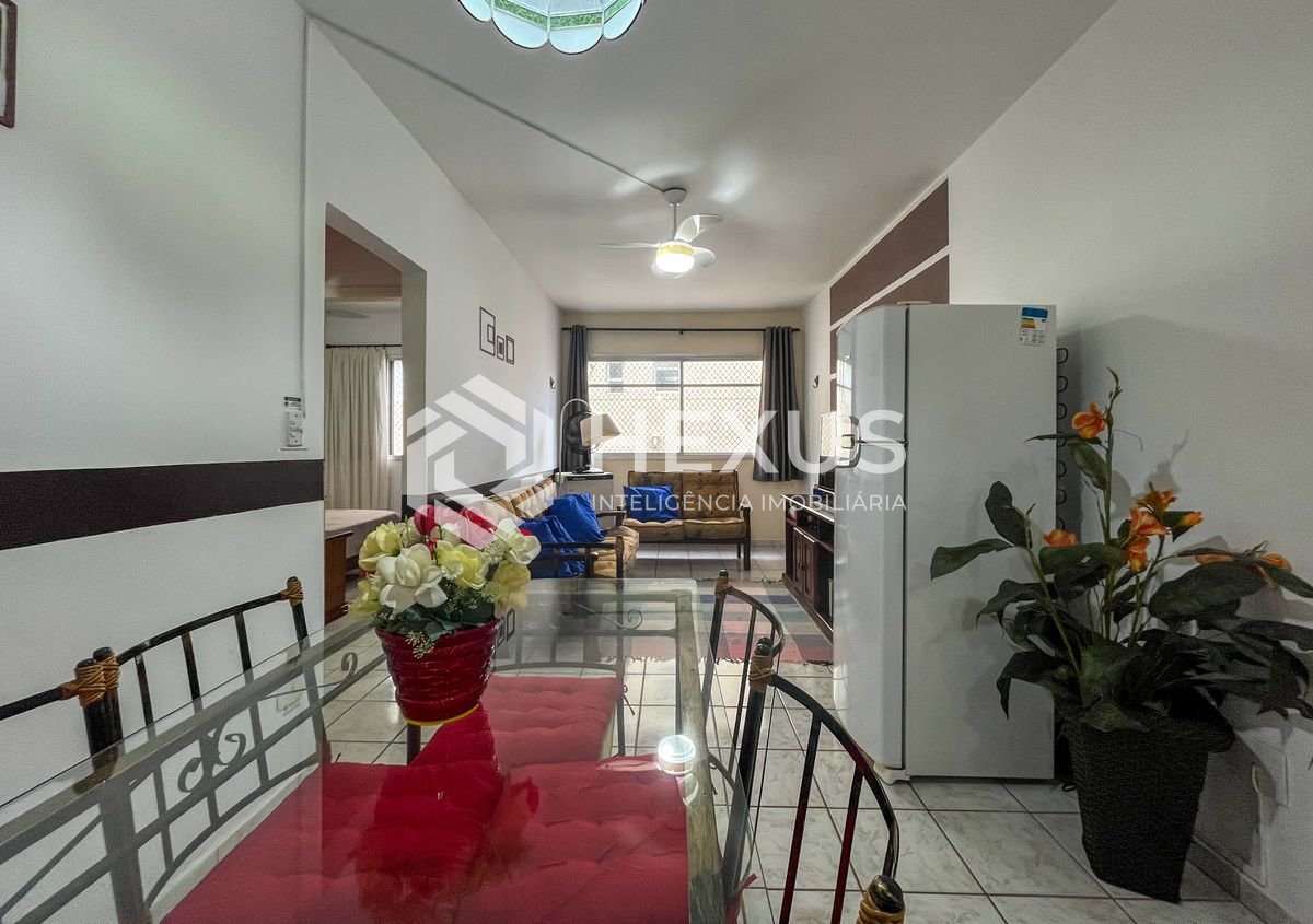 Foto 2 de Apartamento com baixo custo a duas quadras da Praia das Pitangueiras, Guarujá