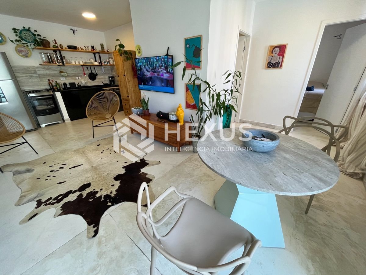 Foto 4 de Apartamento com varanda a duas quadras da Praia das Pitangueiras, Guarujá