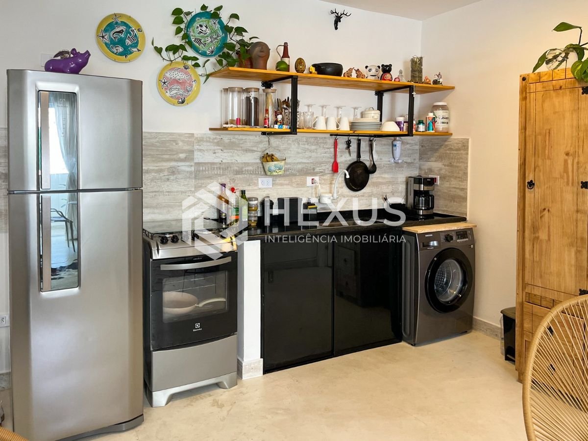 Foto 5 de Apartamento com varanda a duas quadras da Praia das Pitangueiras, Guarujá
