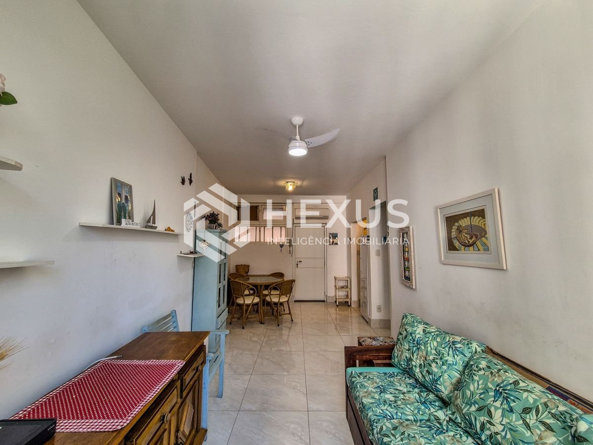 Foto 4 de Apartamento reformado a 1 quadra da praia nas Pitangueiras, Guarujá