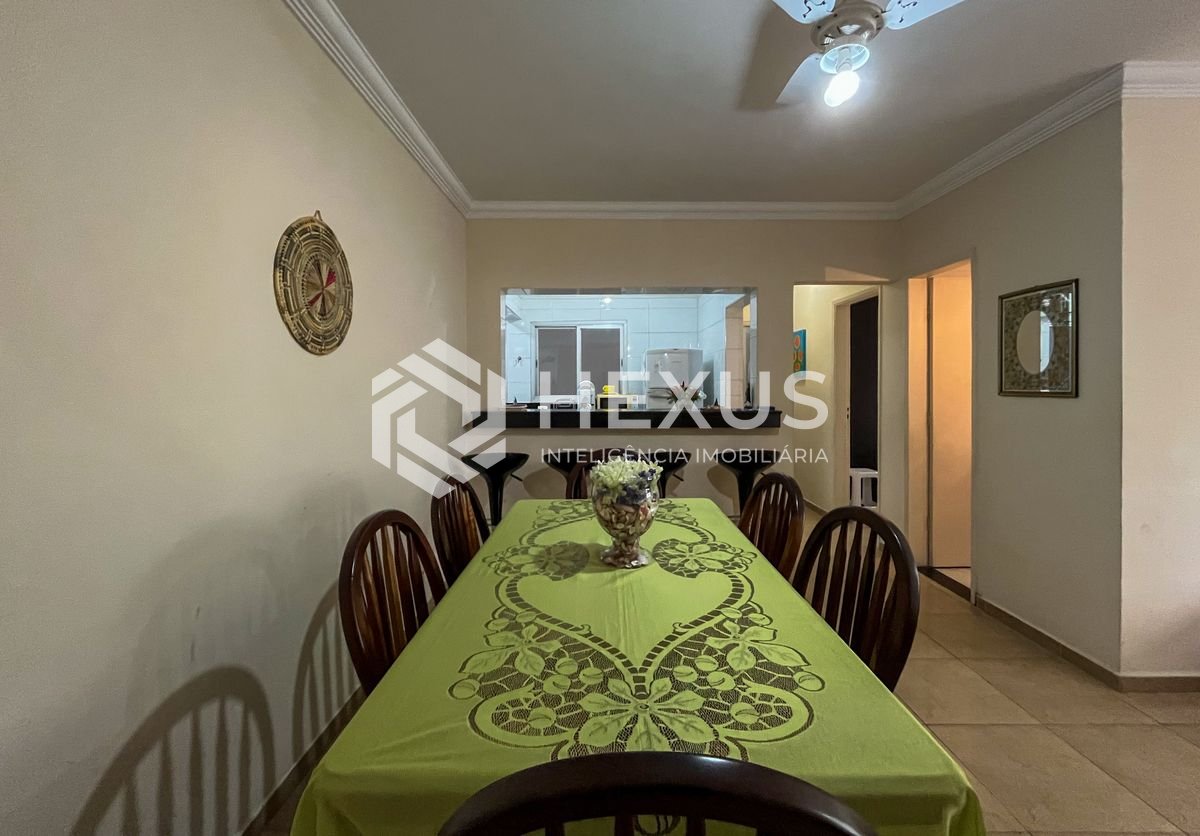 Foto 2 de Apartamento mobiliado com vista livre a uma quadra das Pitangueiras, Guarujá