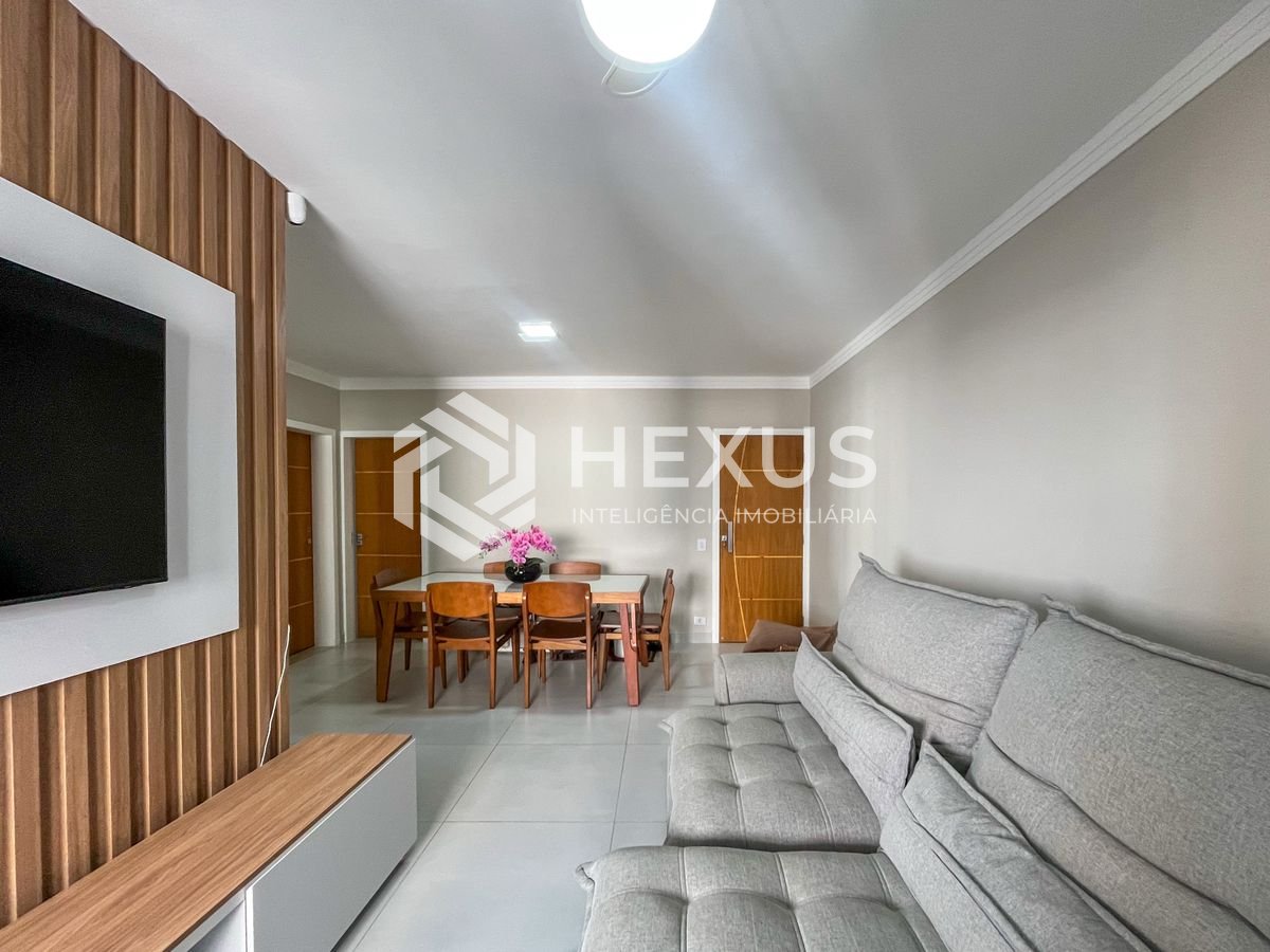 Foto 3 de Apartamento com varanda a 1 quadra da praia nas Pitangueiras, Guarujá