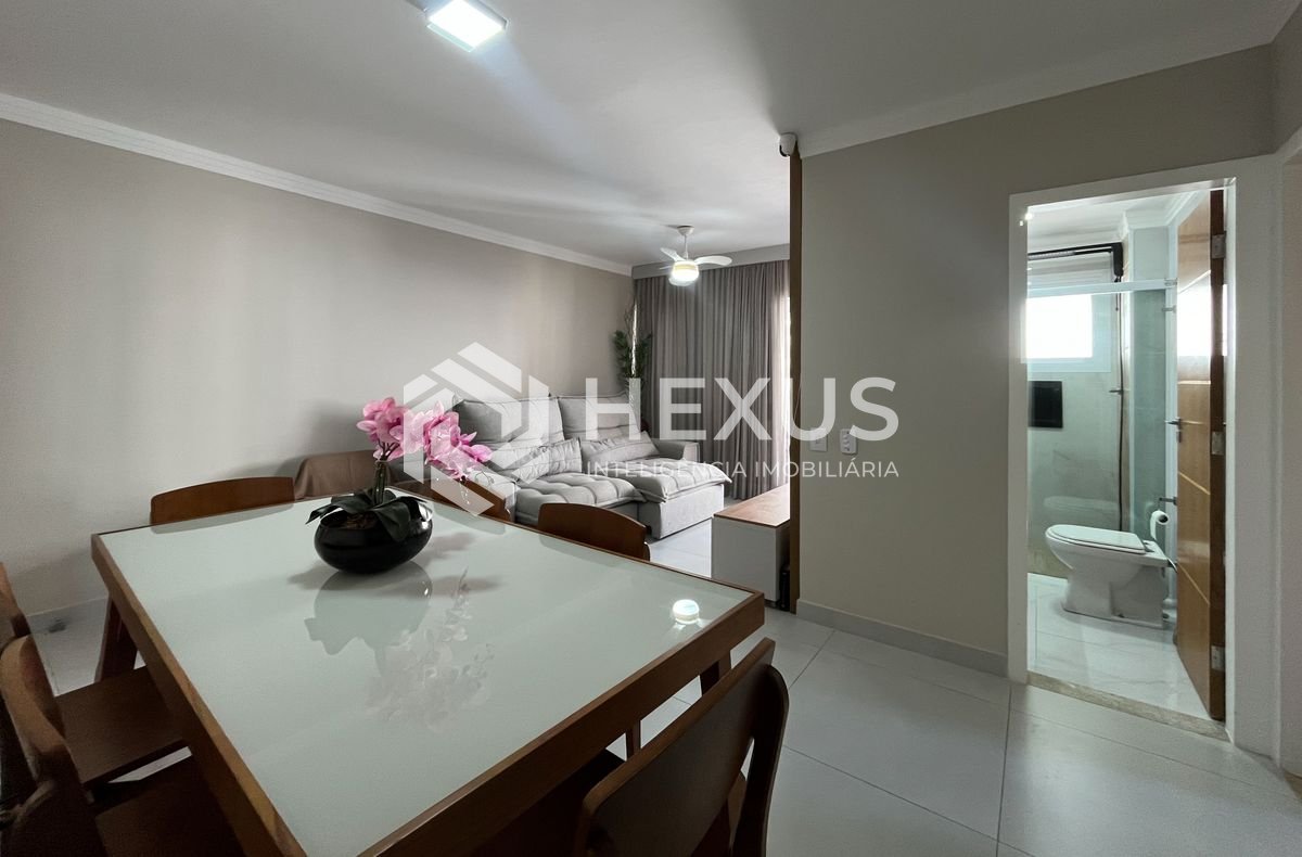 Foto 4 de Apartamento com varanda a 1 quadra da praia nas Pitangueiras, Guarujá