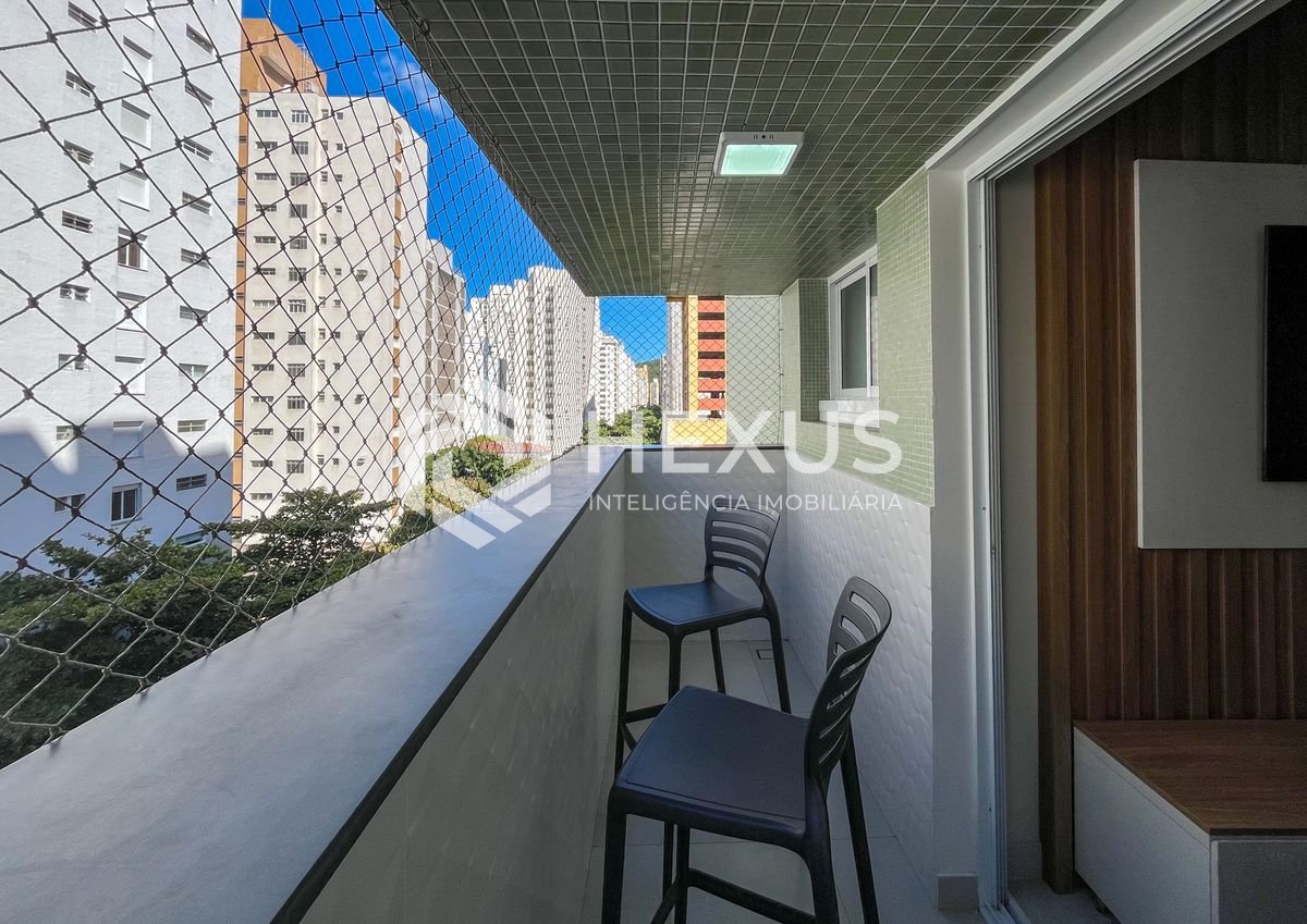 Foto 5 de Apartamento com varanda a 1 quadra da praia nas Pitangueiras, Guarujá