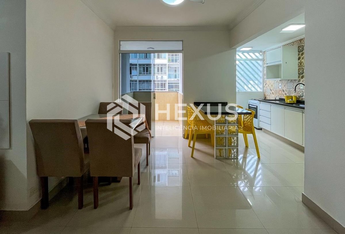Foto 2 de Apartamento com varanda a 1 quadra da praia nas Pitangueiras, Guarujá