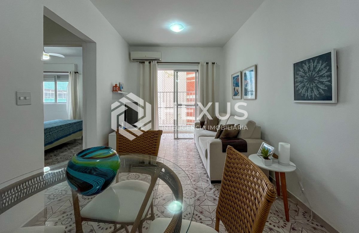 Foto 2 de Apartamento com varanda a uma quadra da Praia das Pitangueiras, Guarujá