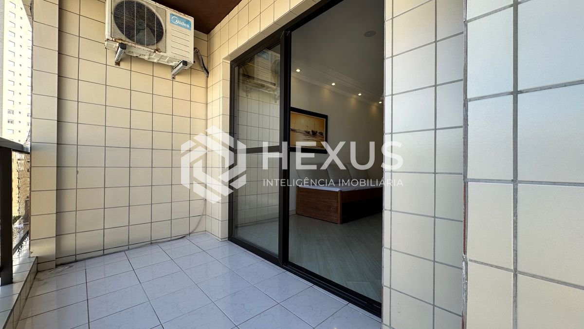 Foto 4 de Apartamento com sacada vista mar e lazer na Praia da Enseada, Guarujá