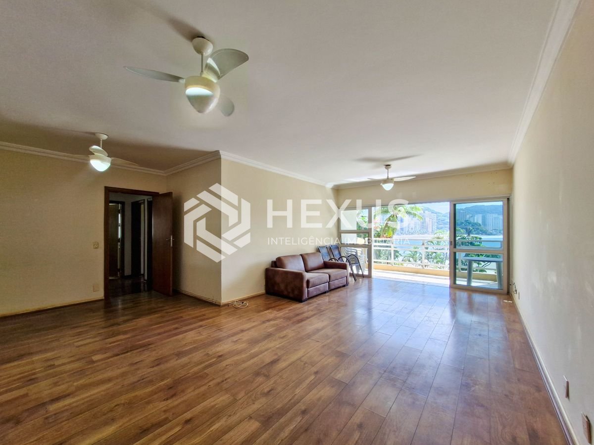 Foto 3 de Apartamento reformado frente mar com varanda vista mar e lazer no Jardim Astúrias, Guarujá