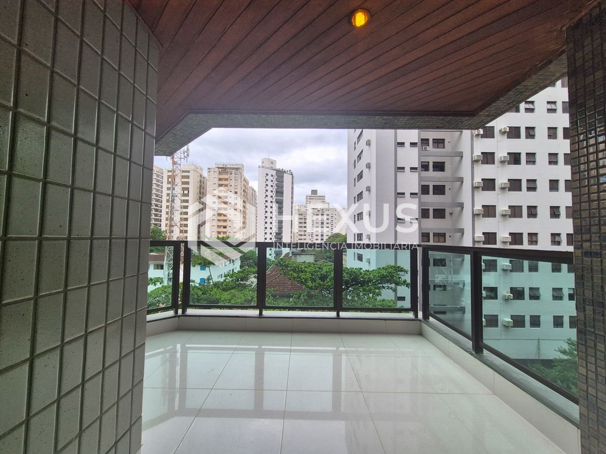 Foto 2 de Apartamento reformado com varanda gourmet na Praia das Pitangueiras, Guarujá