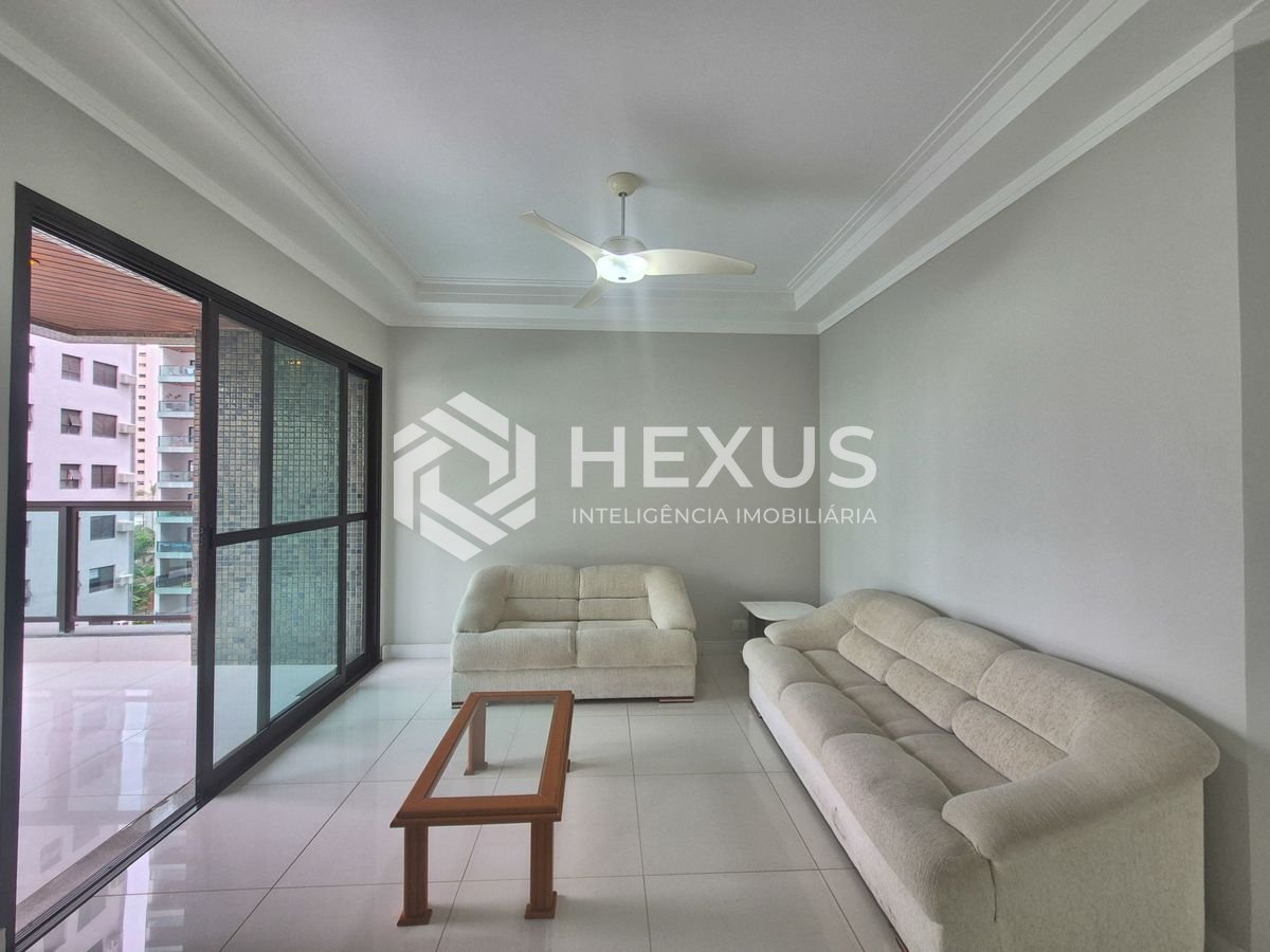 Foto 4 de Apartamento reformado com varanda gourmet na Praia das Pitangueiras, Guarujá