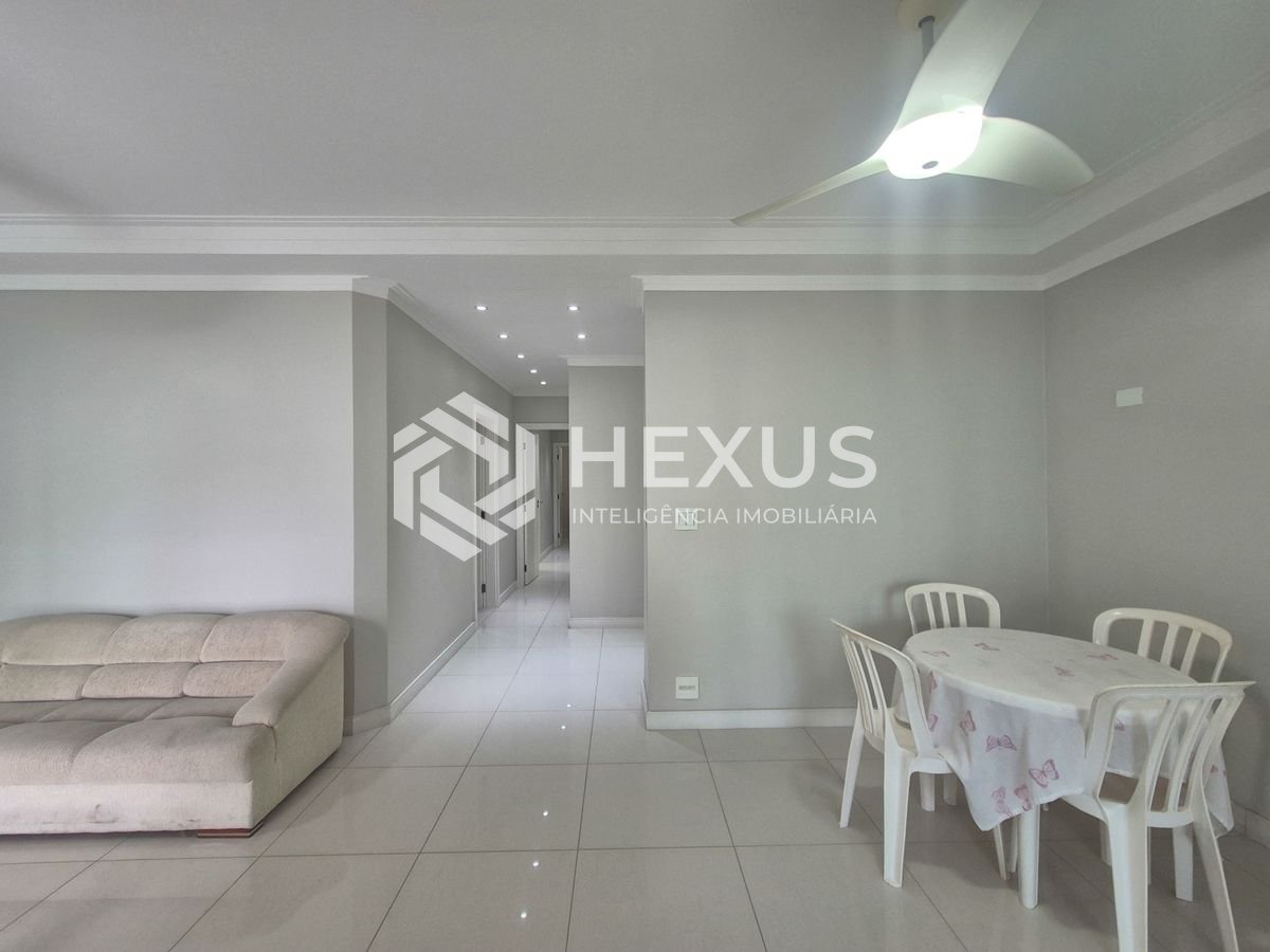 Foto 5 de Apartamento reformado com varanda gourmet na Praia das Pitangueiras, Guarujá