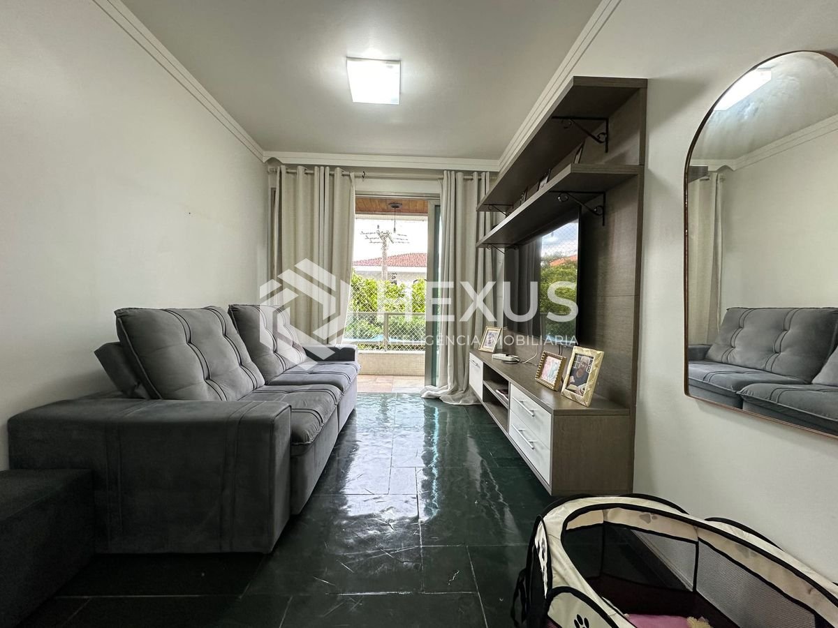 Foto 4 de Apartamento com varanda a 450m da praia na Enseada, Guarujá