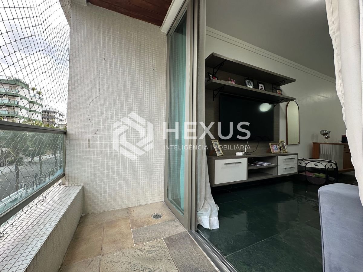 Foto 5 de Apartamento com varanda a 450m da praia na Enseada, Guarujá