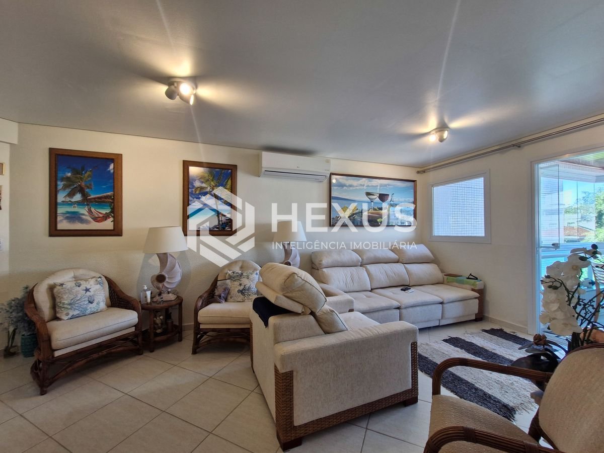 Foto 3 de Apartamento reformado com varanda e lazer a 1 quadra da praia nas Astúrias, Guarujá
